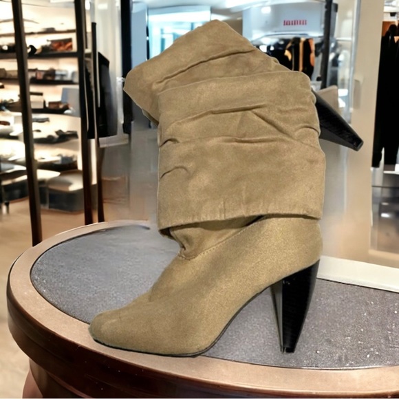 Women’s heeled ‘suede’ boots by Body Central. Size: 6 - Picture 4 of 9